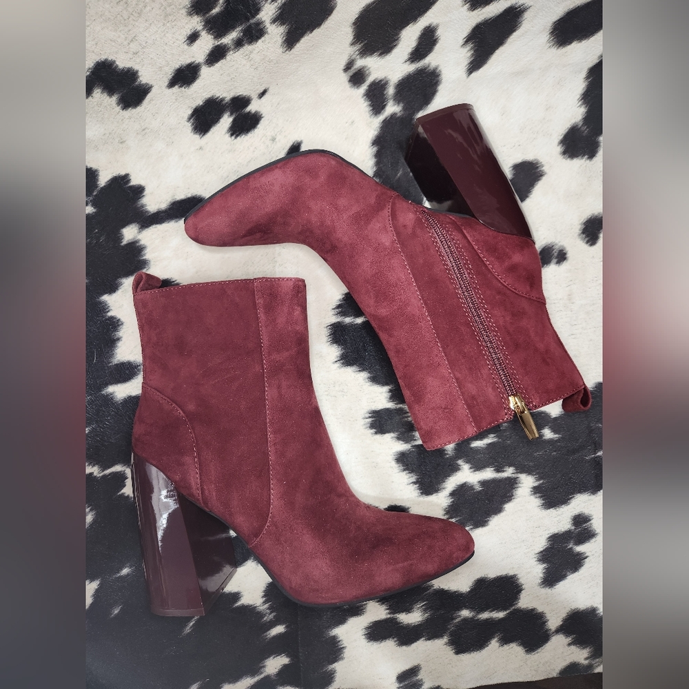NWOB Vince Camuto Enverna Block Heel Bootie